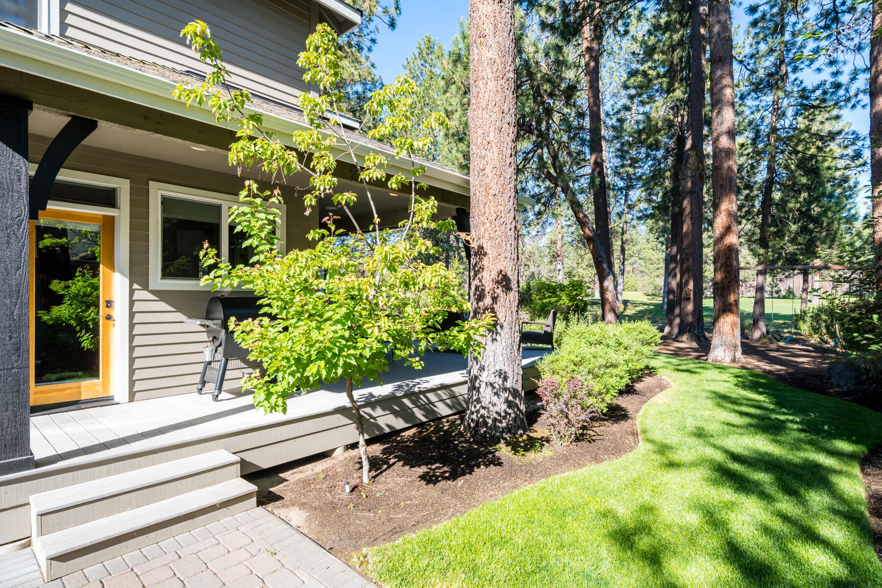 60819 Currant Way Bend, OR 97702 - Photo 40 of 44 Back yard access
