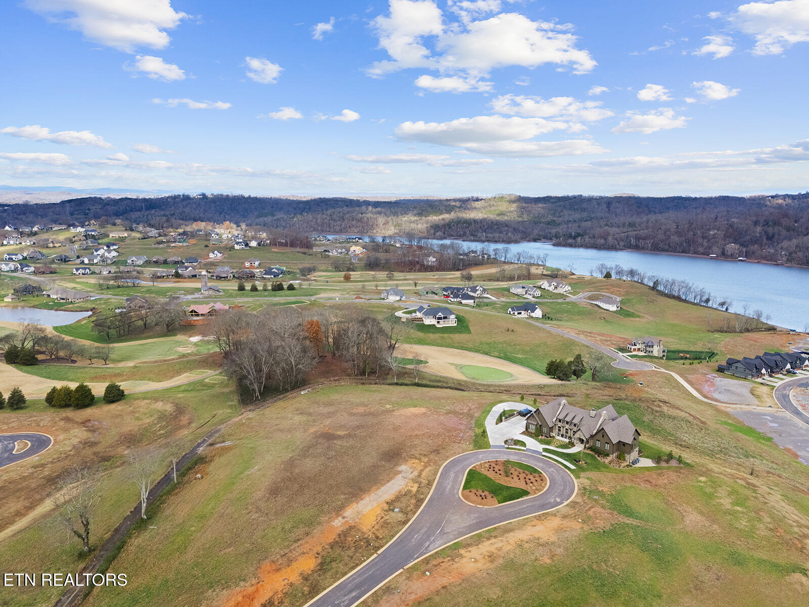 135 Magnolia Hill Loudon, TN 37774 - Photo 12 of 33 DJI_20251126231221_0173_D