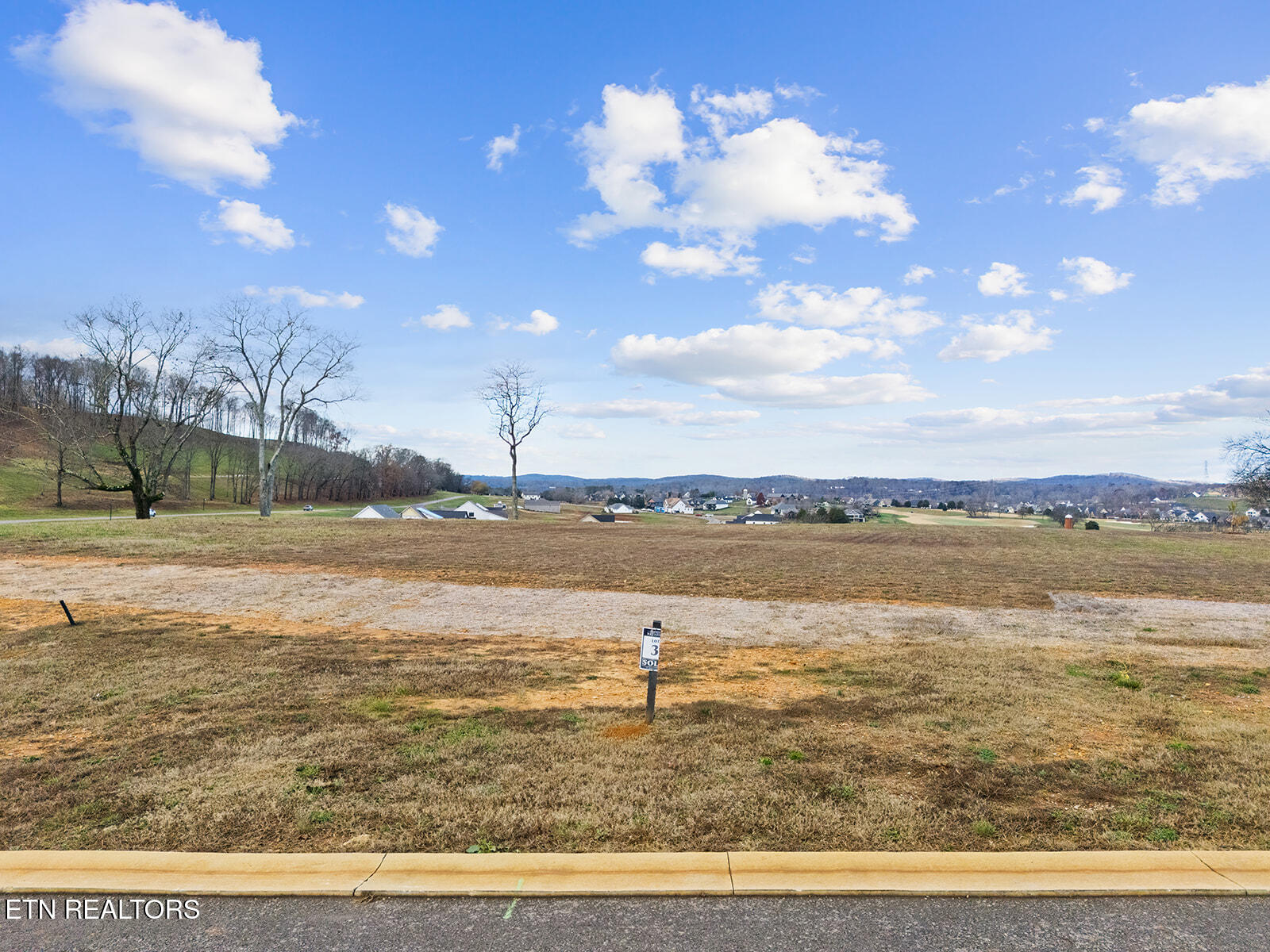 135 Magnolia Hill Loudon, TN 37774 - Photo 4 of 33 DJI_20251126231038_0148_D-2
