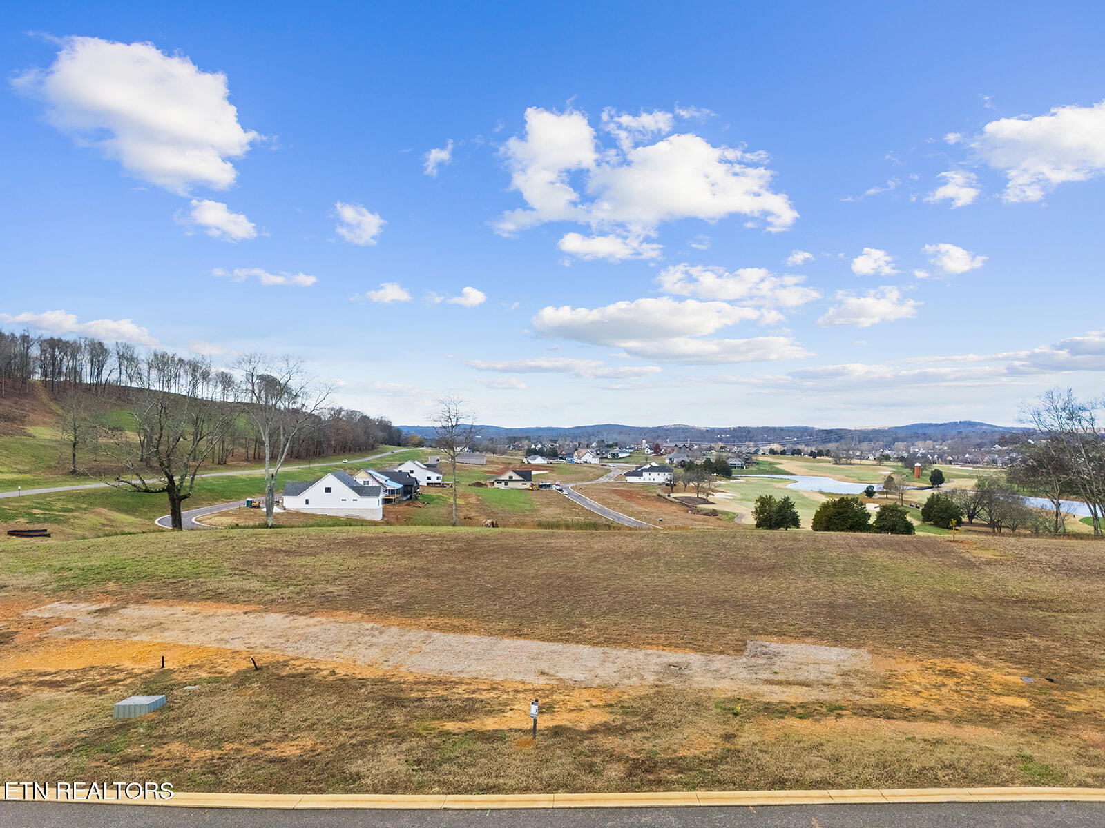 135 Magnolia Hill Loudon, TN 37774 - Photo 5 of 33 DJI_20251126231101_0153_D