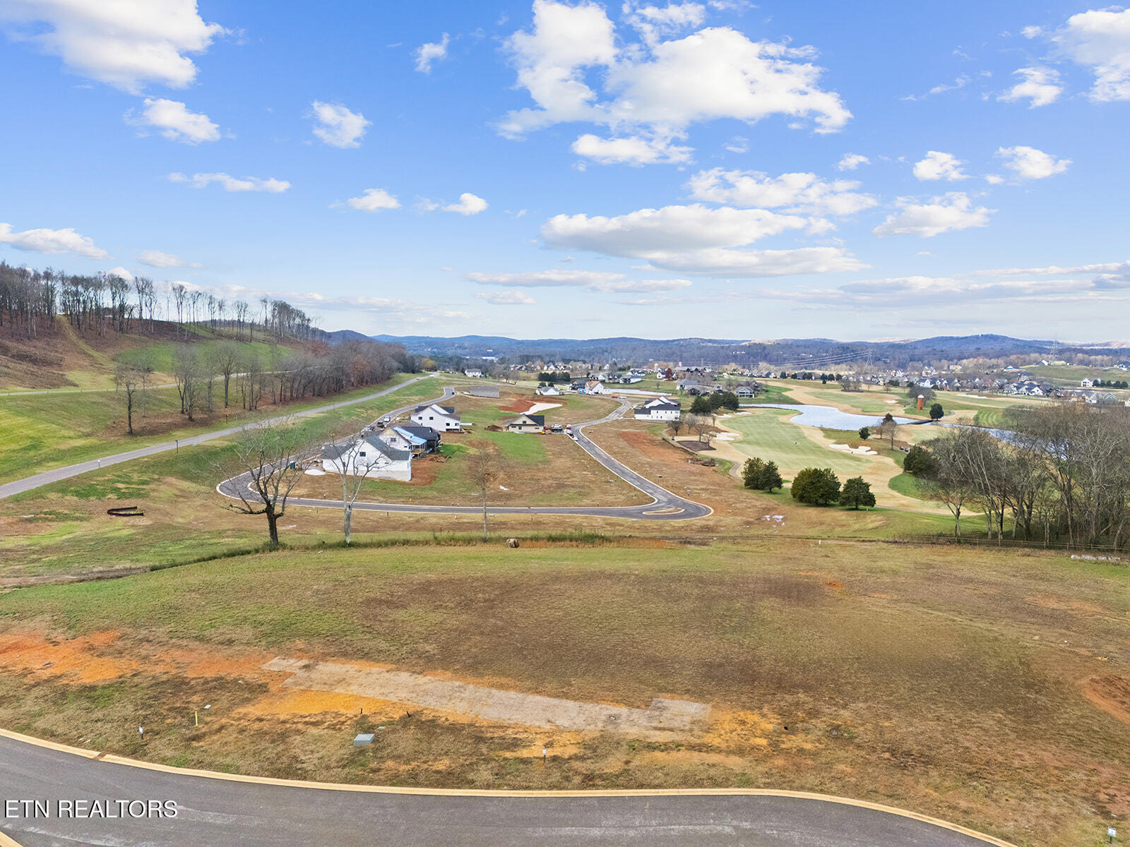 135 Magnolia Hill Loudon, TN 37774 - Photo 6 of 33 DJI_20251126231119_0158_D