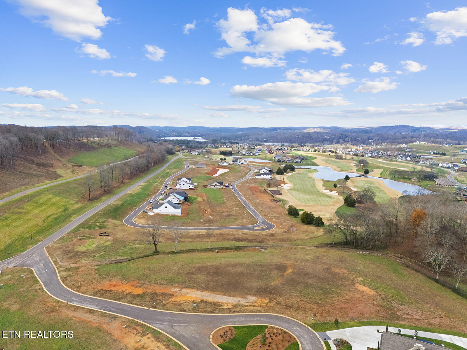 135 Magnolia Hill Loudon, TN 37774 - Photo 8 of 33 DJI_20251126231136_0163_D