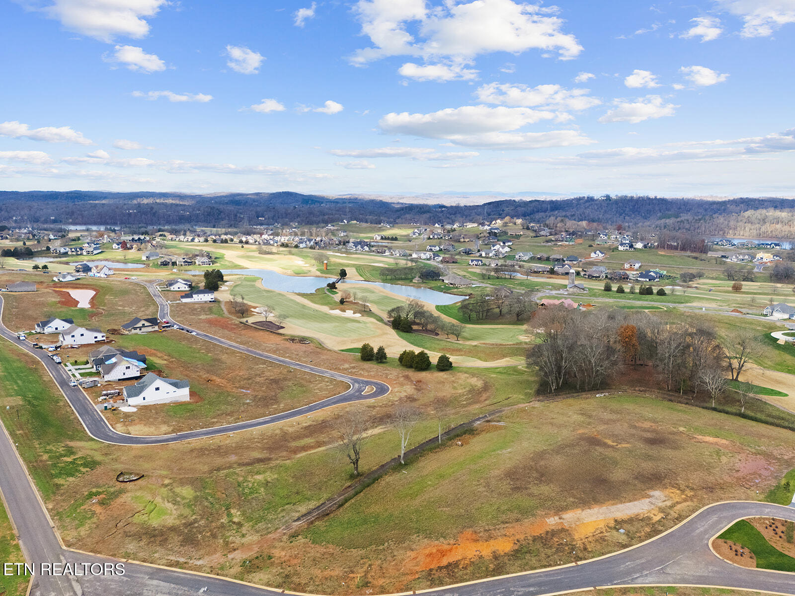 135 Magnolia Hill Loudon, TN 37774 - Photo 10 of 33 DJI_20251126231203_0168_D