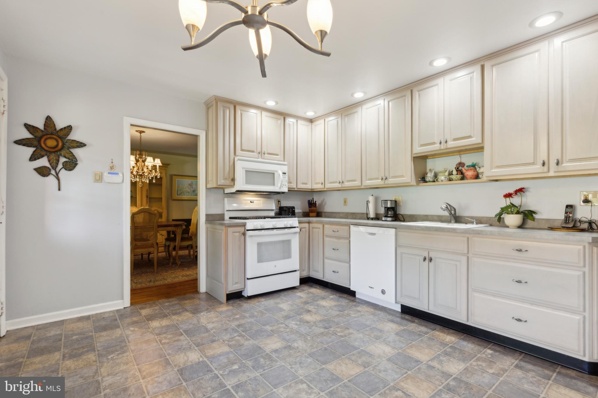 824 Juniper Drive Lafayette Hill, PA 19444 - Photo 13 of 28 Newer Kitchen
Natural Gas Cooking