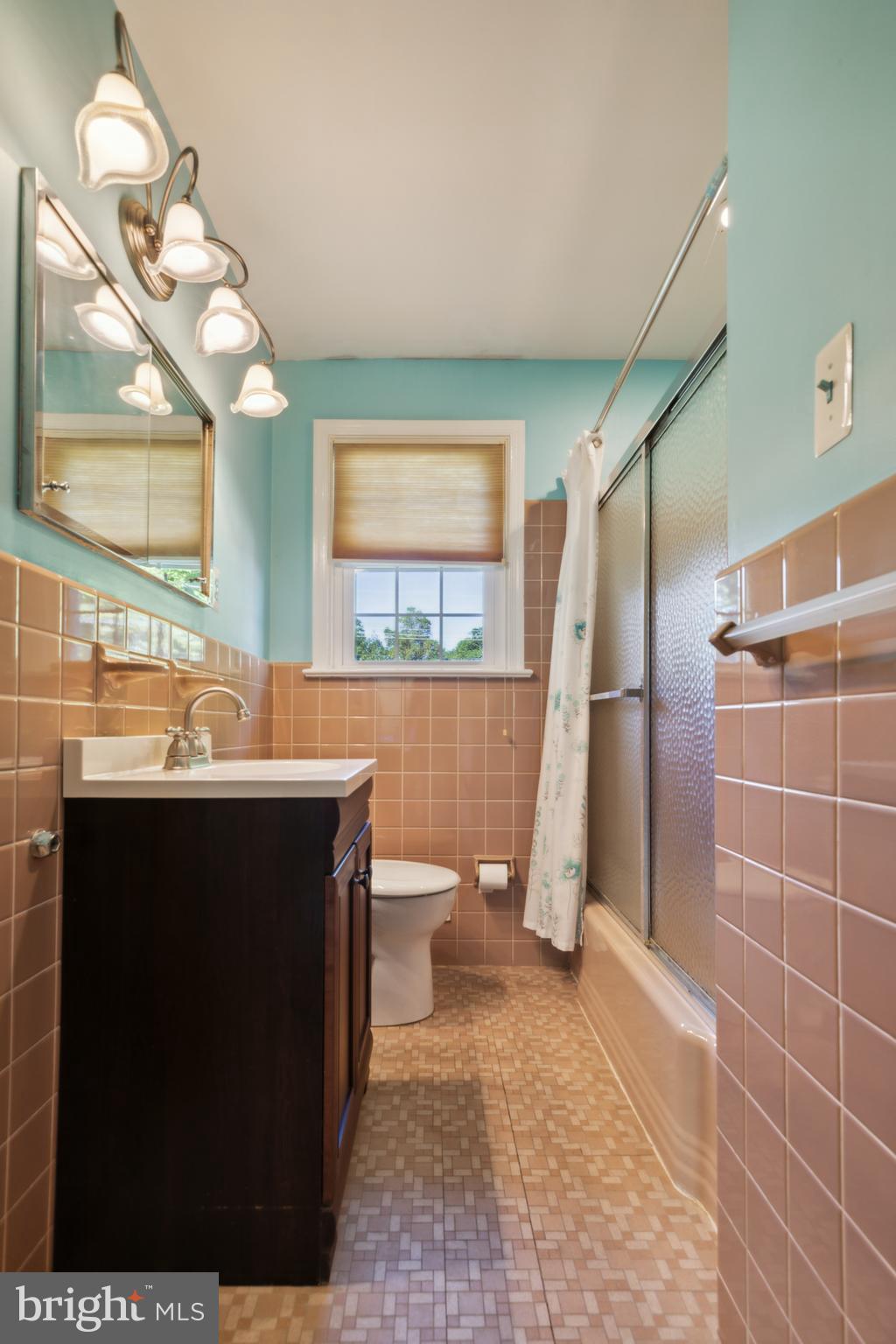 824 Juniper Drive Lafayette Hill, PA 19444 - Photo 24 of 28 Hall Bathroom