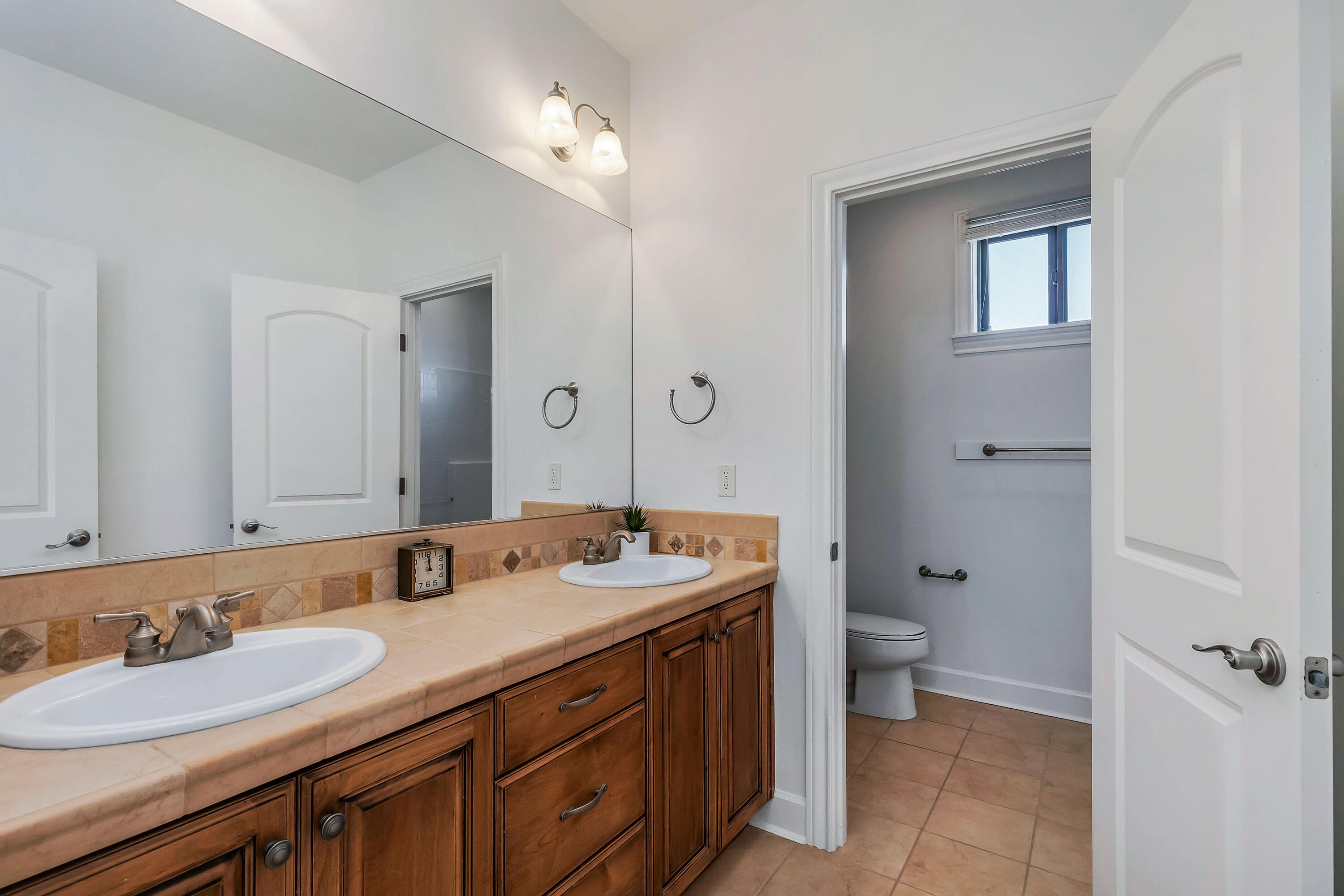 61167 Princeton Loop Bend, OR 97702 - Photo 18 of 33 Upstairs Bathroom