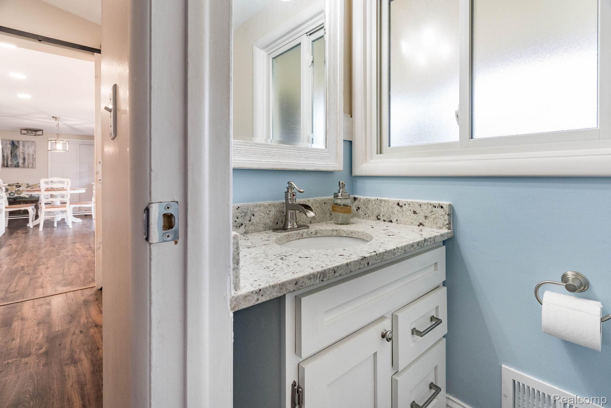 210 Donegal Drive Rochester, MI 48309 - Photo 20 of 48 20-web-or-mls-210-Donegal-Dr-20.jpg