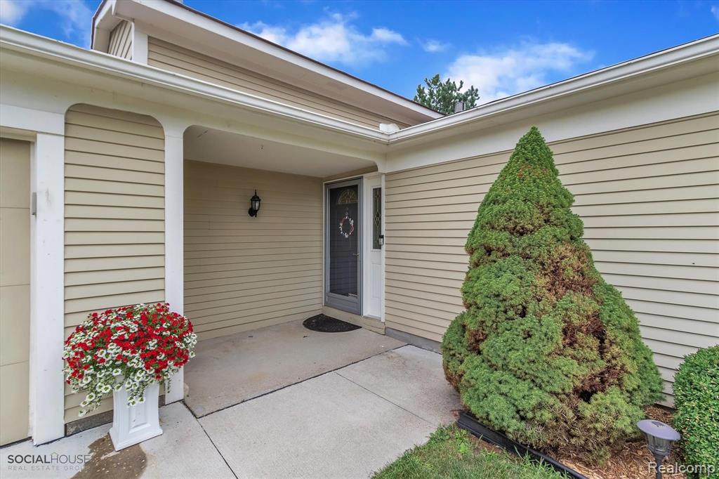 41272 Village Lake Road Novi, MI 48375 - Photo 6 of 56