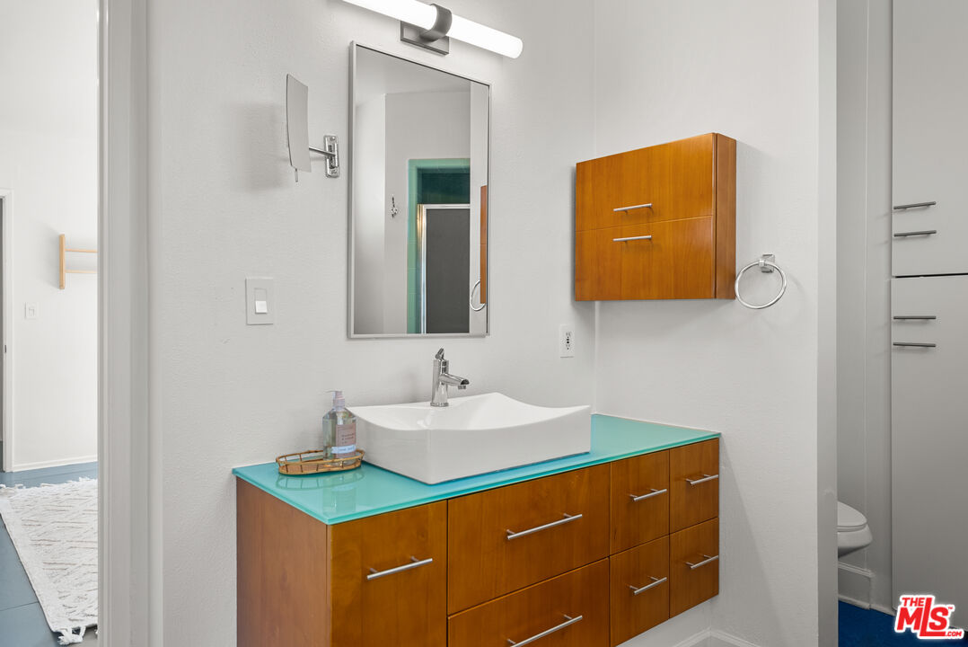 5127 Gaynor Avenue Encino, CA 91436 - Photo 22 of 29 a bathroom with a sink and a mirror