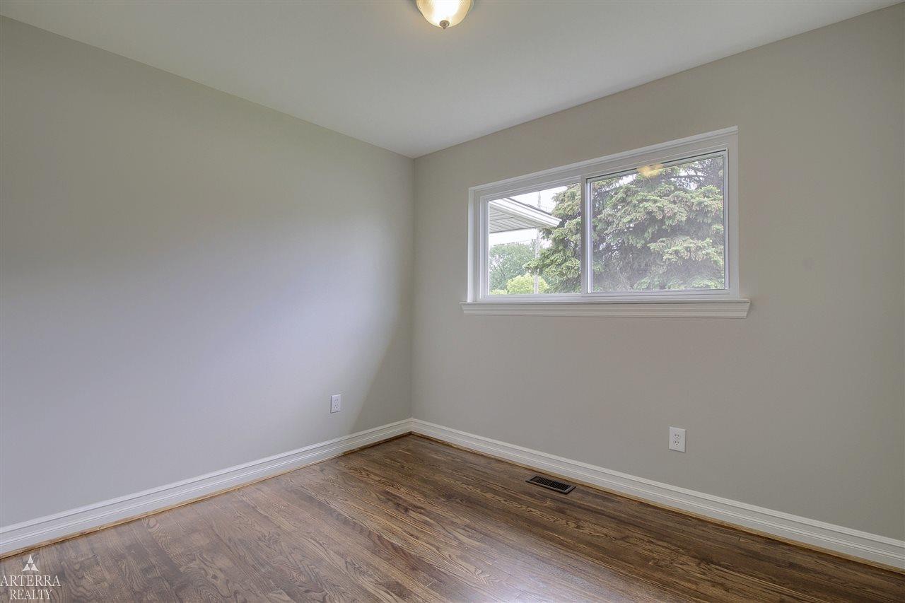 30323 Hayes Road Warren, MI 48088 - Photo 12 of 29 31320892-11.JPG
