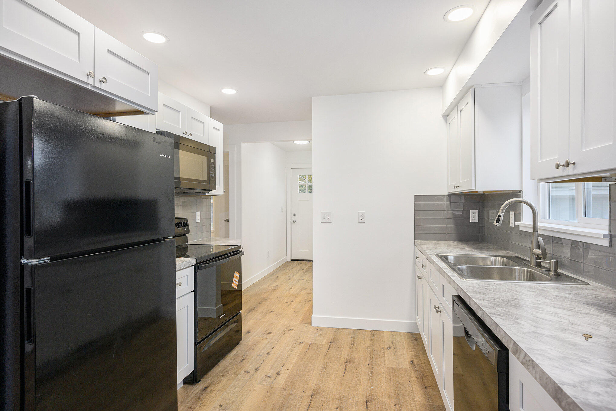 418 Center Avenue Sturgis, MI 49091 - Photo 6 of 15 006_file_375