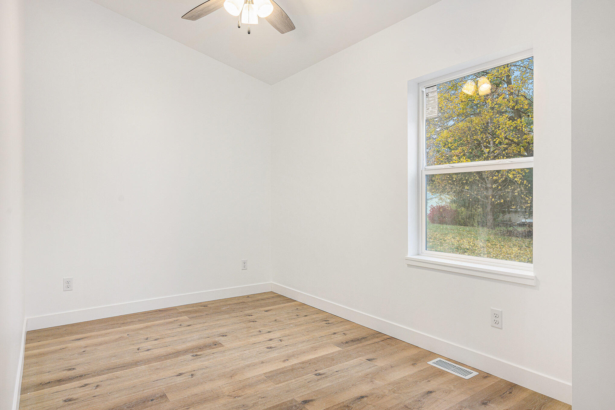 418 Center Avenue Sturgis, MI 49091 - Photo 9 of 15 009_file_721