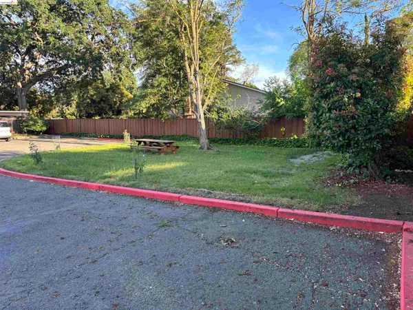 $599,000 | 3011 Mayhew Court, Unit 1, Walnut Creek, CA 94597