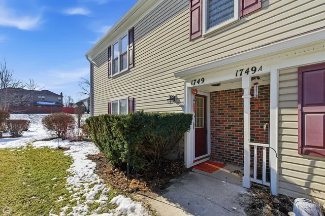 $249,999 | 1749 Vermont Drive, Elk Grove Village, IL 60007