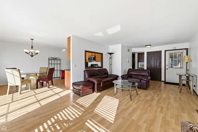 $249,999 | 1749 Vermont Drive, Elk Grove Village, IL 60007