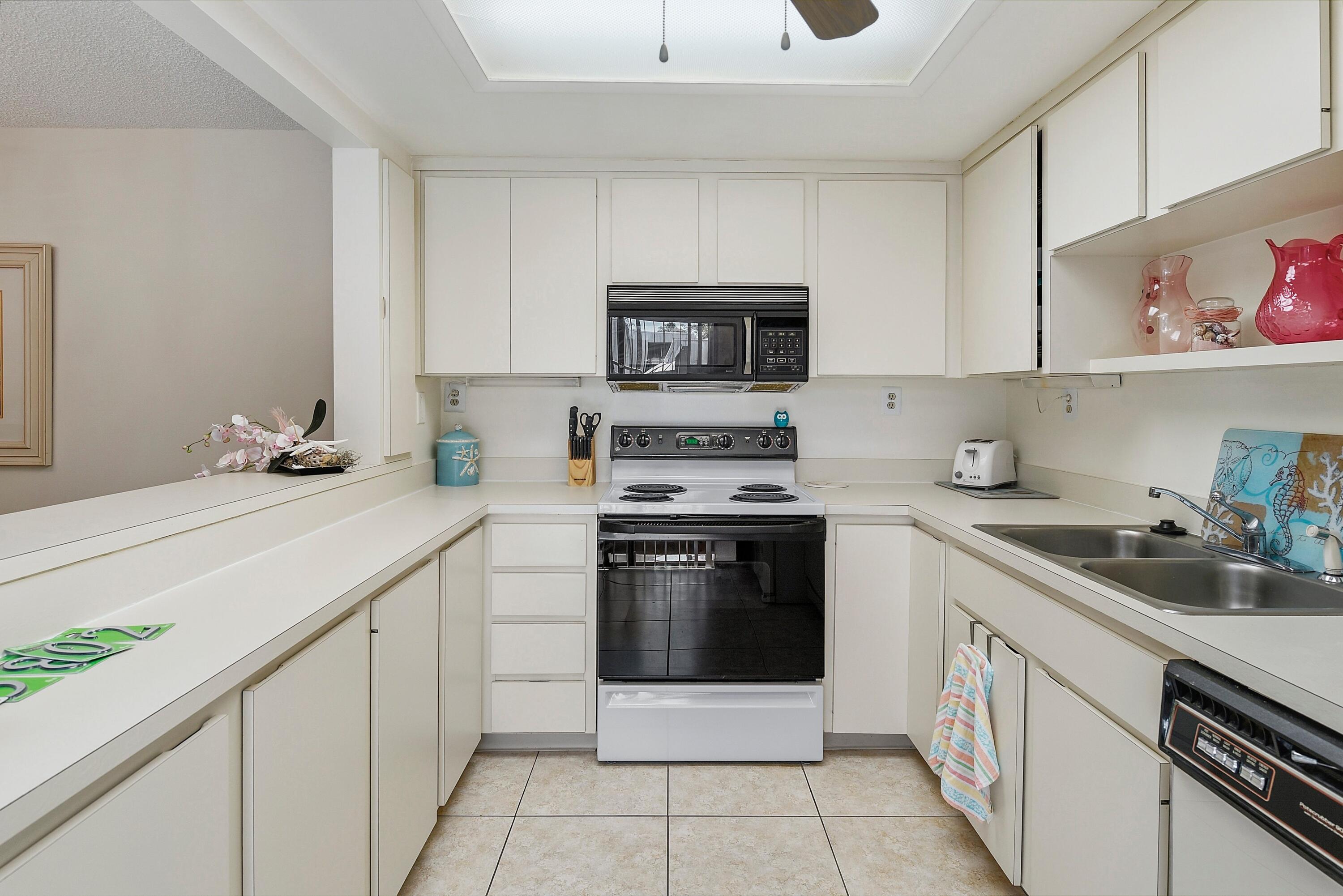 3802 Jefferson Street Stuart, FL 34997 - Photo 8 of 21 010-020-3802 SE Jefferson St-4200x2804