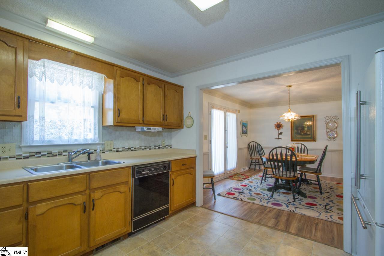 915 Crestview Road Easley, SC 29642 - Photo 11 of 36 Gallery Image 11