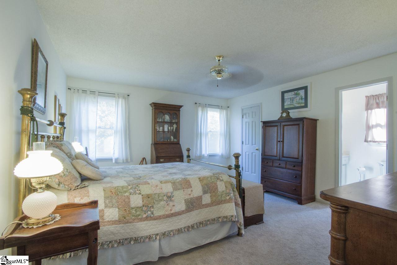 915 Crestview Road Easley, SC 29642 - Photo 24 of 36 Gallery Image 24