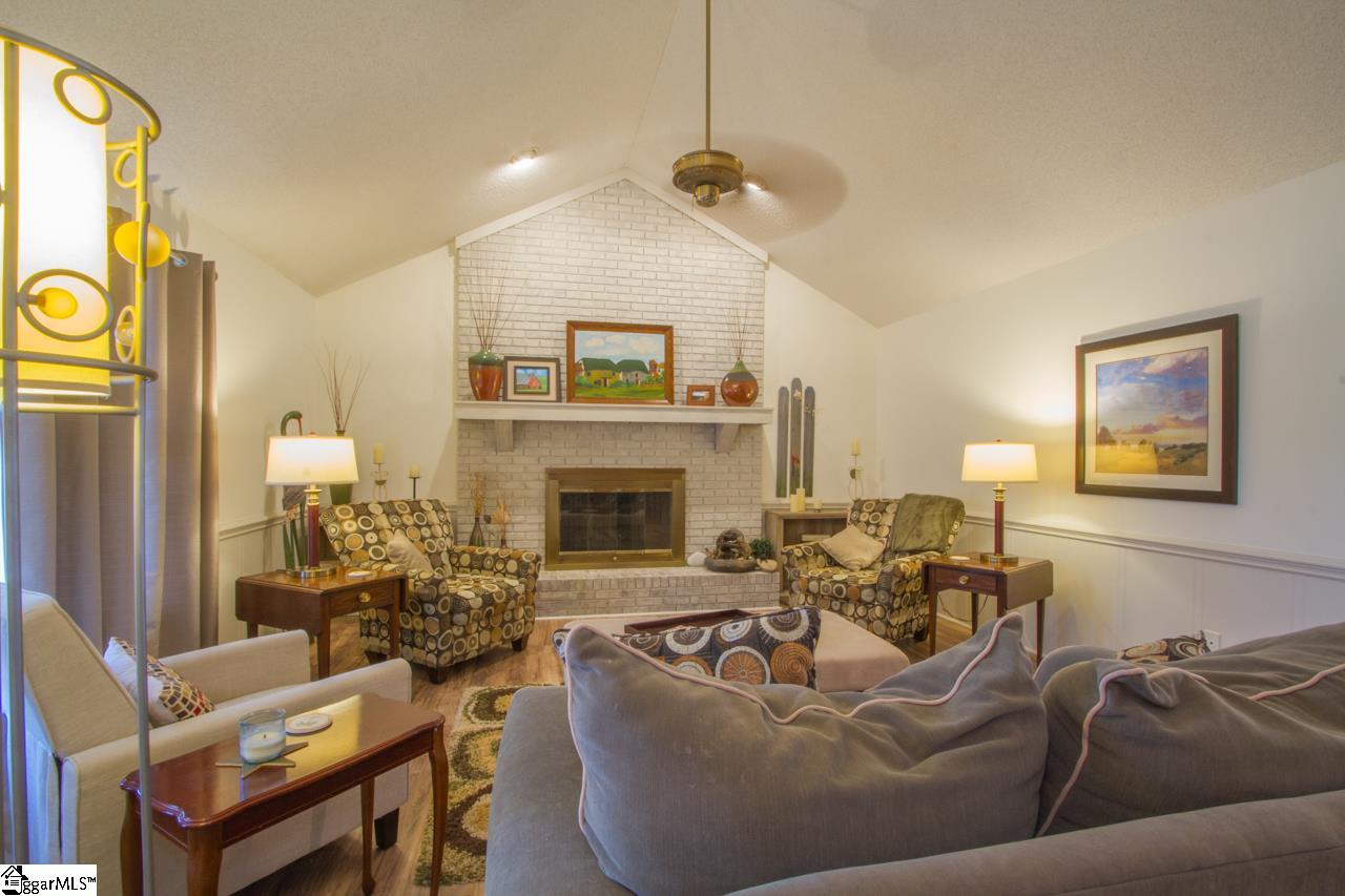 915 Crestview Road Easley, SC 29642 - Photo 4 of 36 Gallery Image 4