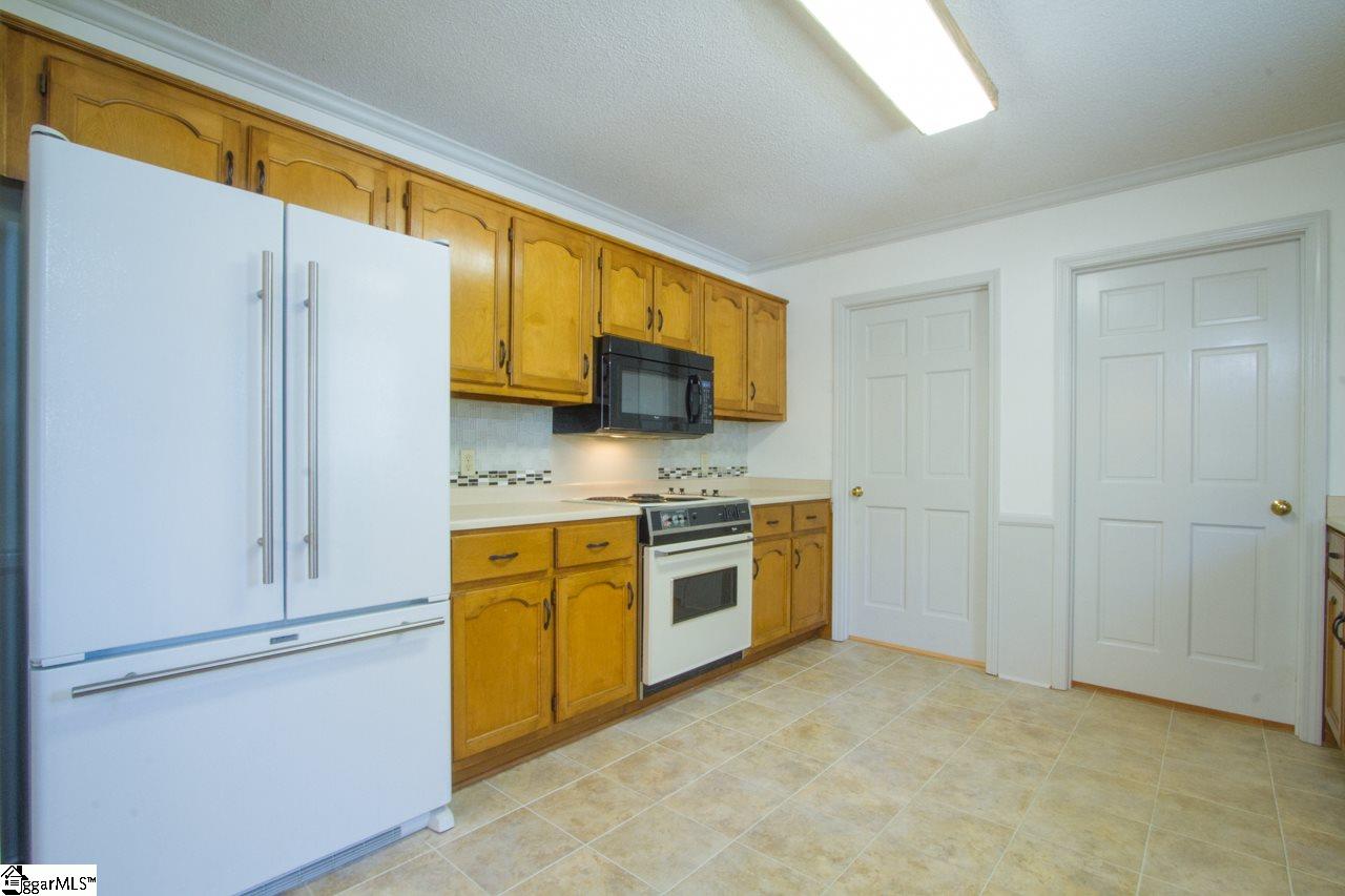 915 Crestview Road Easley, SC 29642 - Photo 10 of 36 Gallery Image 10