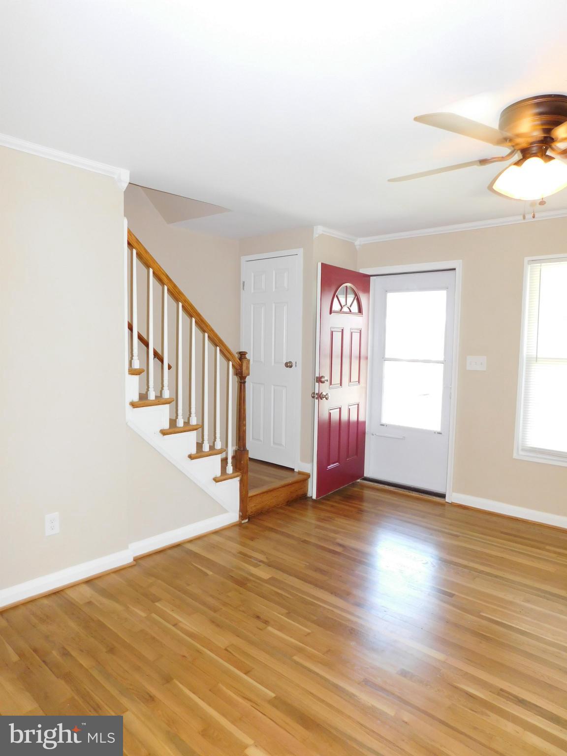 7846 Charlesmont Road Baltimore, MD 21222 - Photo 3 of 28 Living Room/Main Entrance