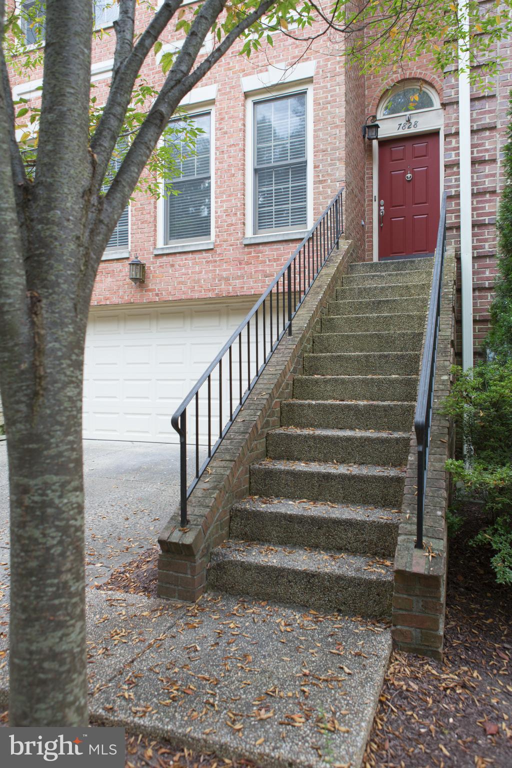 7828 Oracle Place Potomac, MD 20854 - Photo 2 of 34