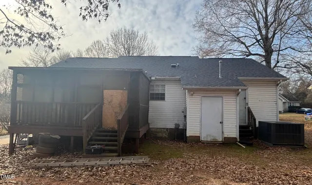 a view of a house with a yard and tree