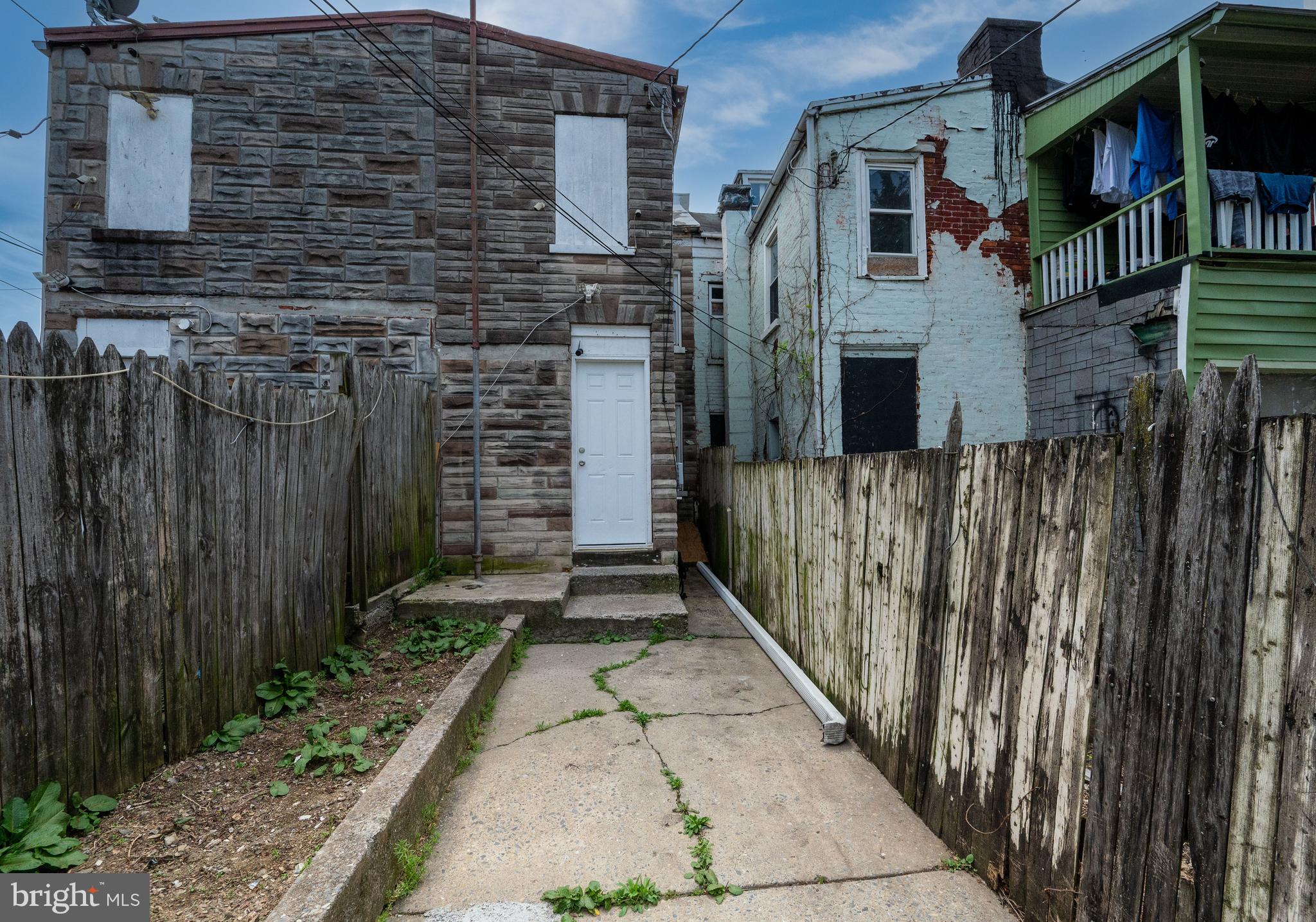235 Hudson Street Reading, PA 19601 - Photo 24 of 25 a pathway of a house with wooden fence