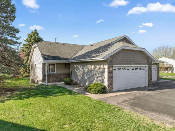 $300,000 | 3 Oak Leaf Lane, Circle Pines, MN 55014