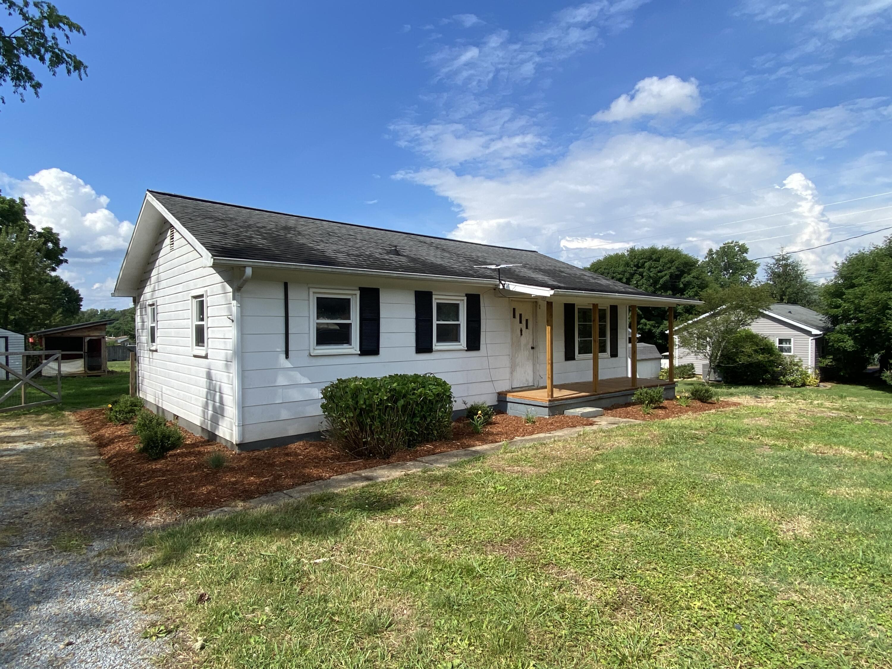 2202 Indian Ridge Road Johnson City, TN 37604 - Photo 3 of 18 3 - Front Exterior Left