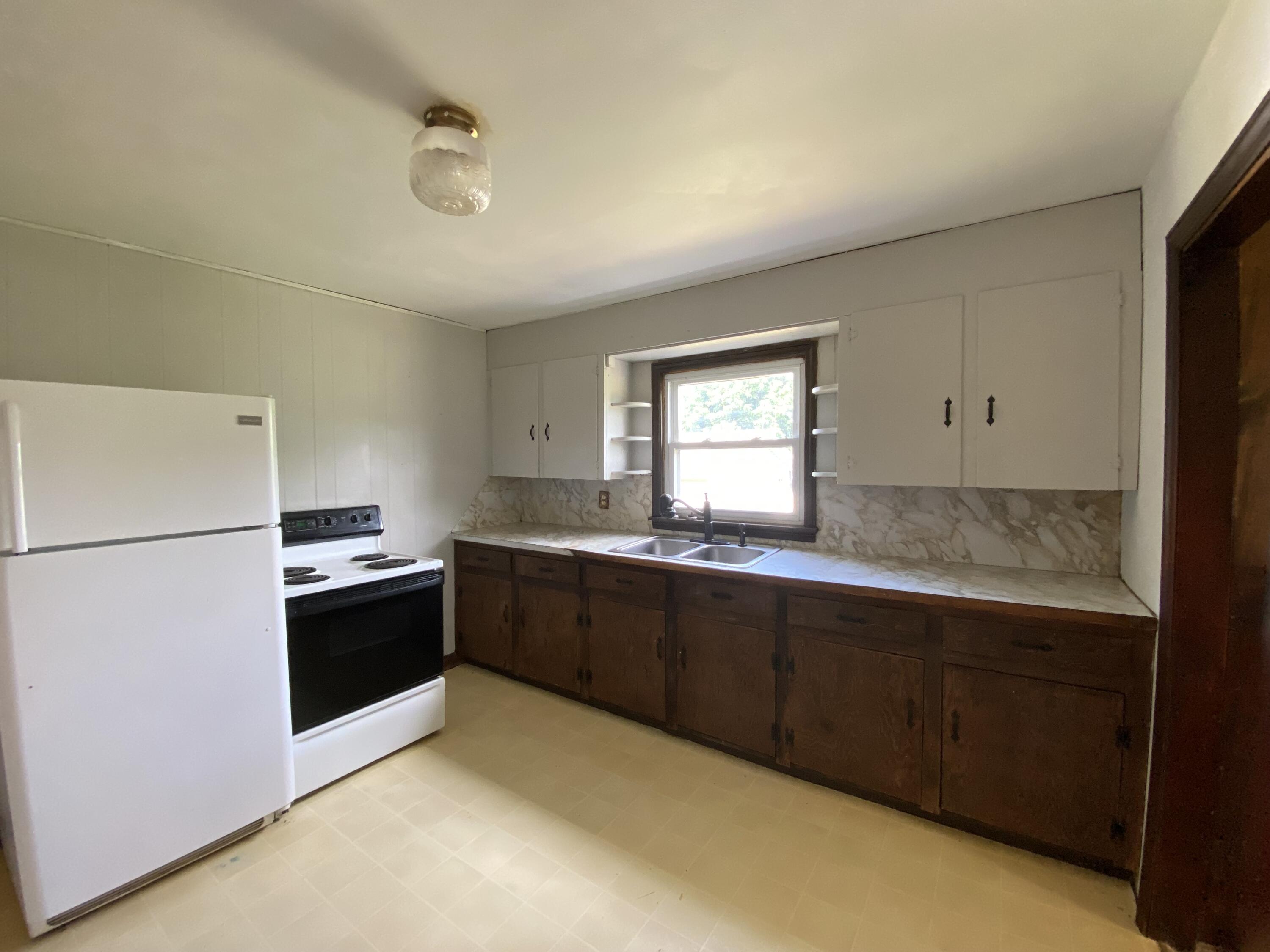 2202 Indian Ridge Road Johnson City, TN 37604 - Photo 6 of 18 6 - Kitchen