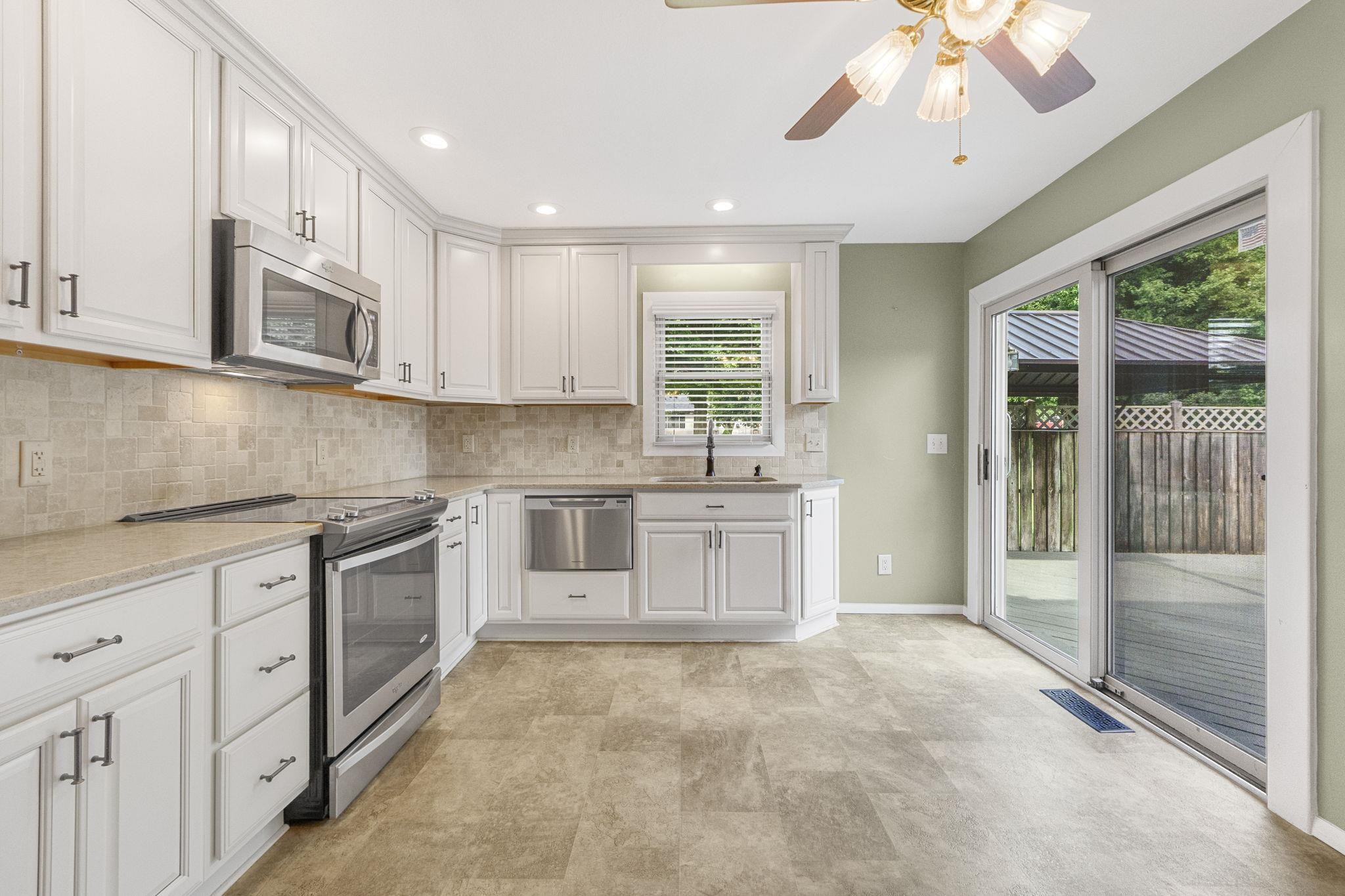 21 Yvonna Street Leesburg, IN 46538 - Photo 11 of 36
