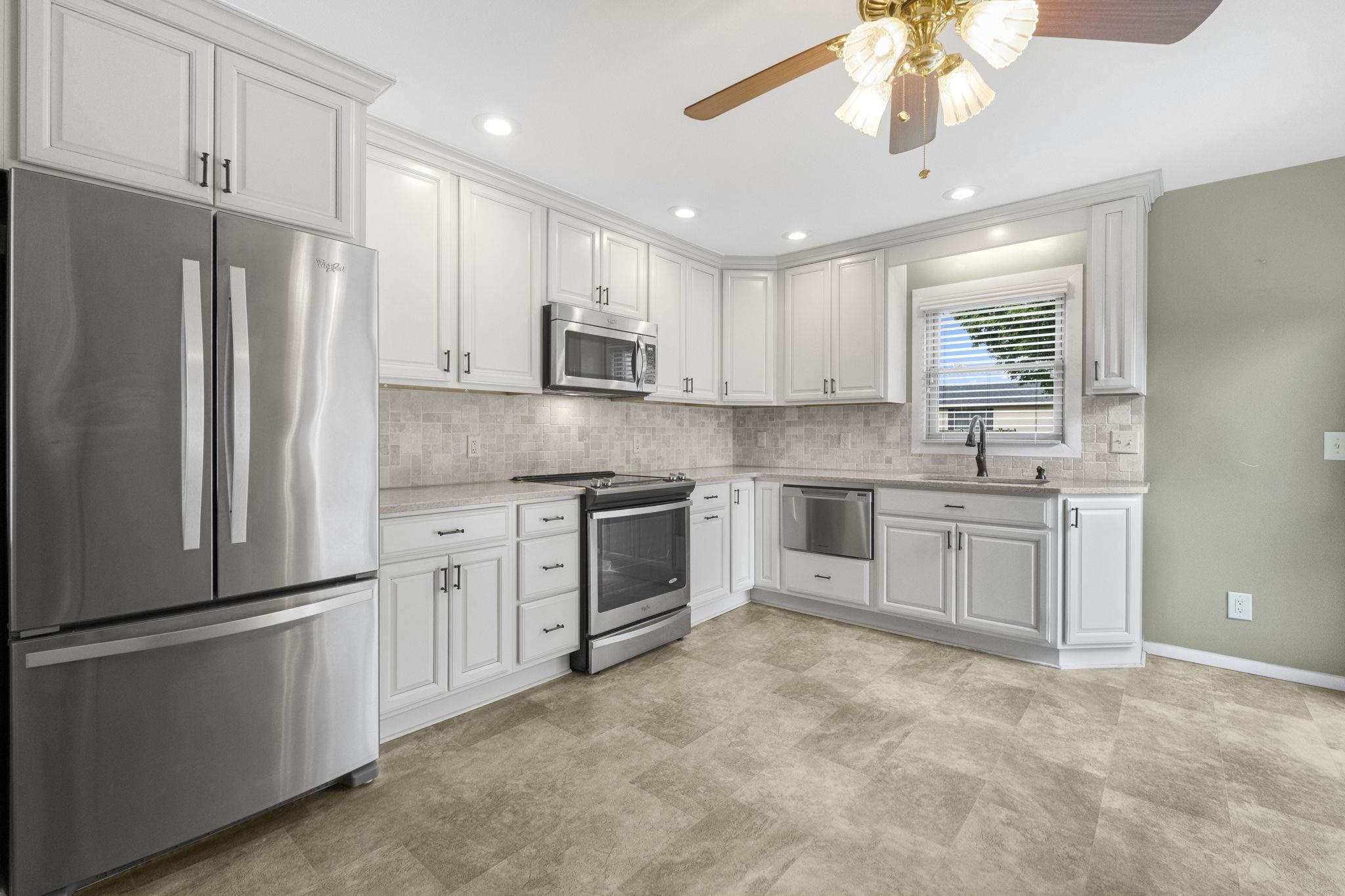 21 Yvonna Street Leesburg, IN 46538 - Photo 12 of 36