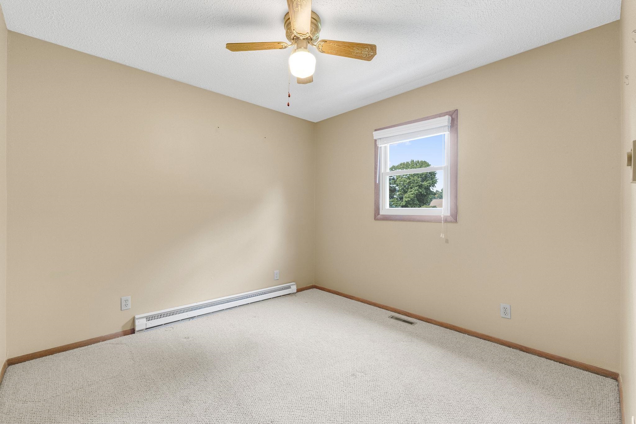 21 Yvonna Street Leesburg, IN 46538 - Photo 16 of 36