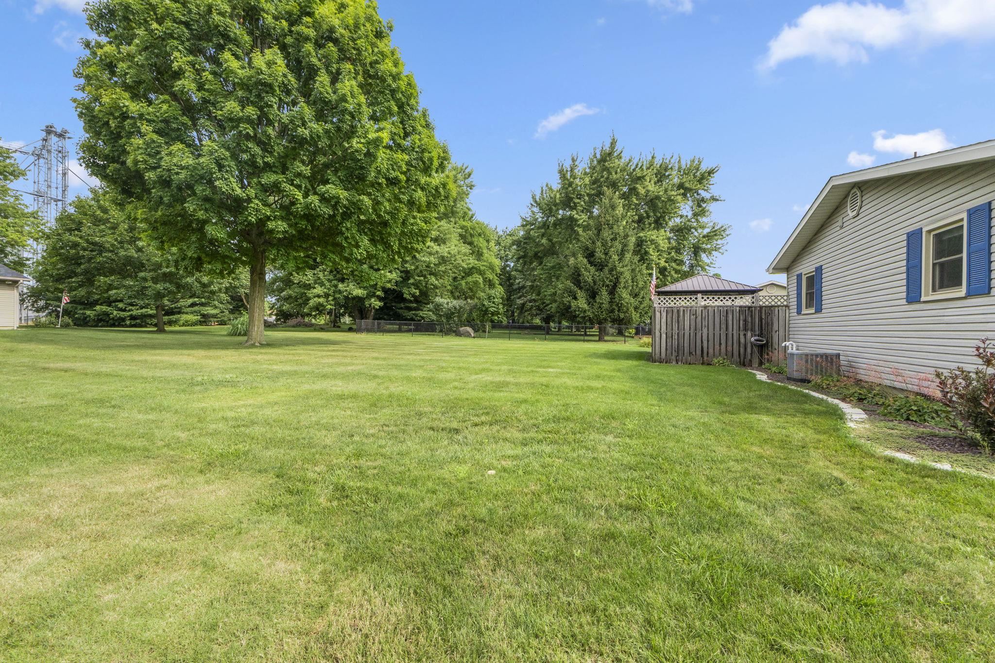 21 Yvonna Street Leesburg, IN 46538 - Photo 33 of 36