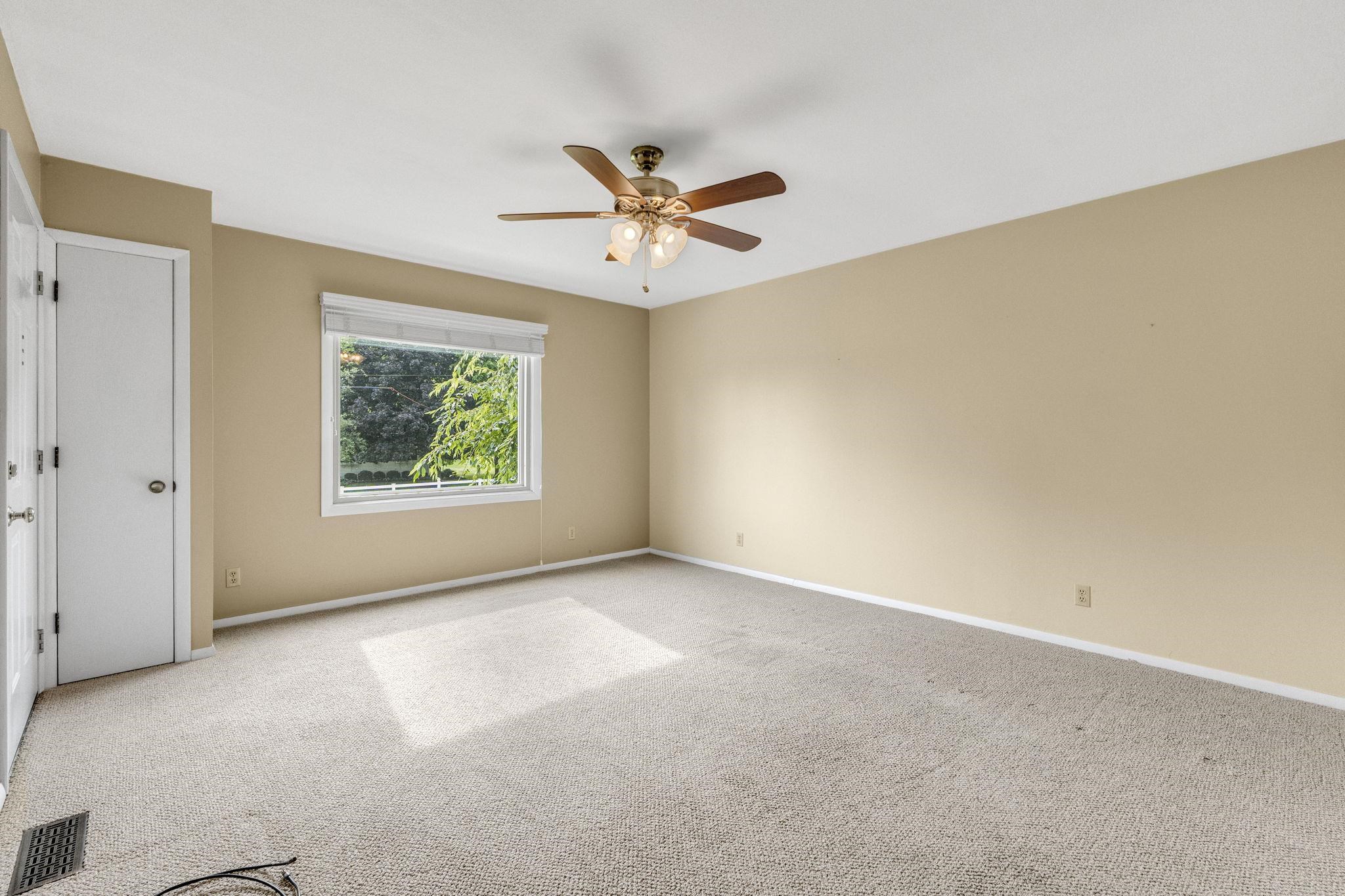 21 Yvonna Street Leesburg, IN 46538 - Photo 4 of 36