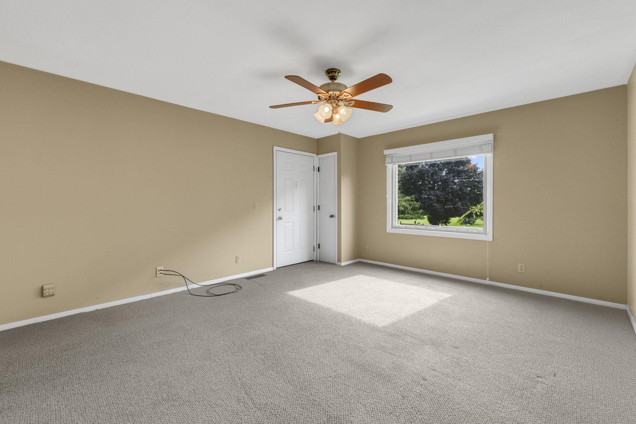 21 Yvonna Street Leesburg, IN 46538 - Photo 5 of 36