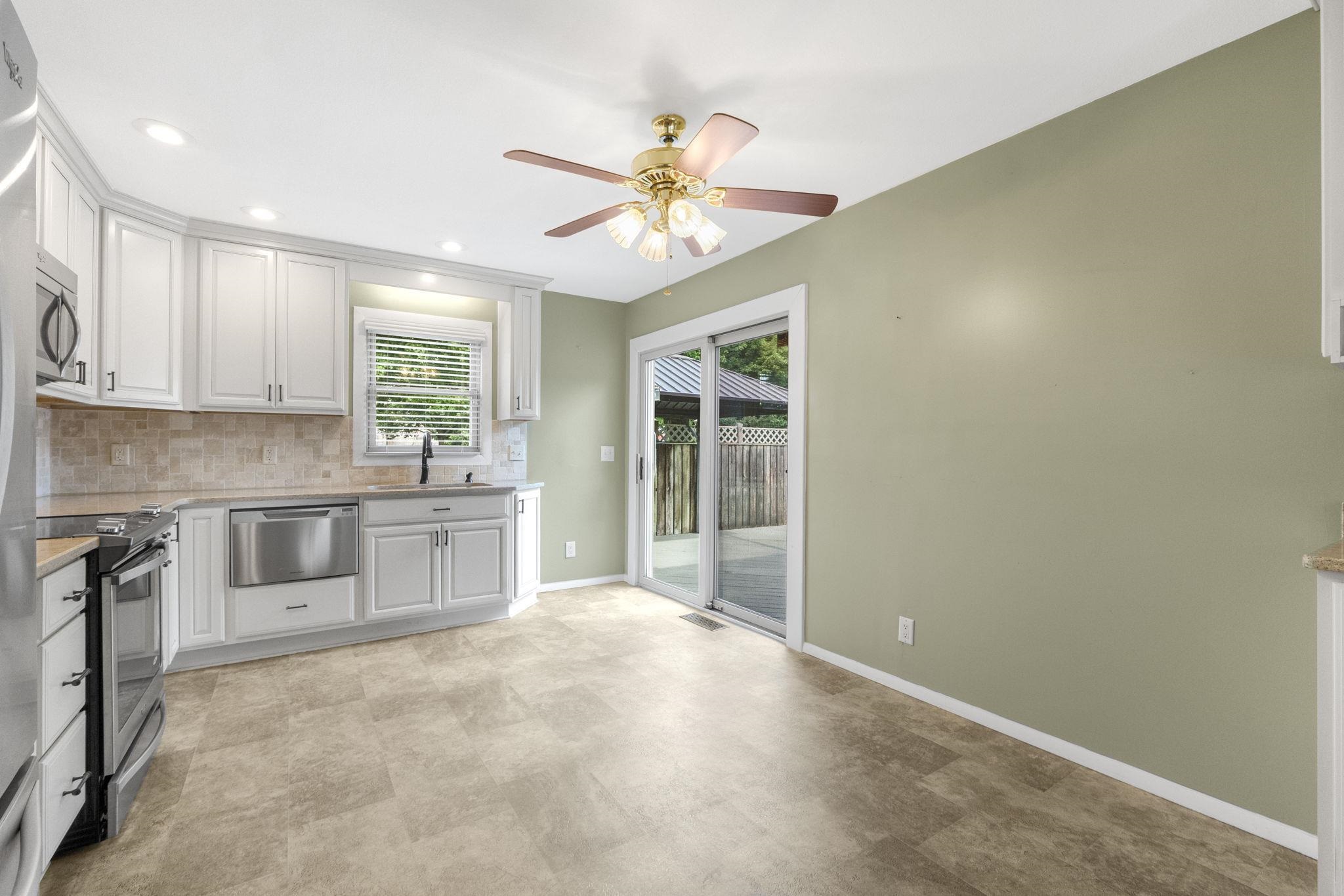 21 Yvonna Street Leesburg, IN 46538 - Photo 10 of 36