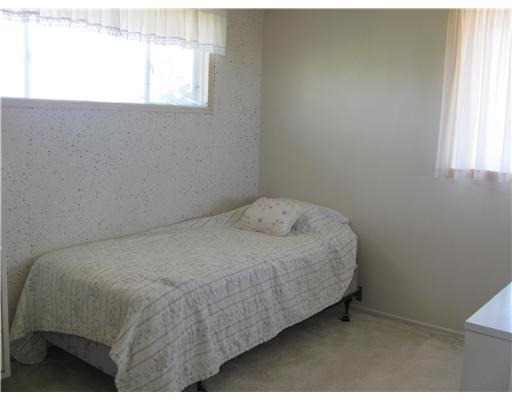 426 Lindsay Road Carnegie, PA 15106 - Photo 14 of 18 Bedroom.
