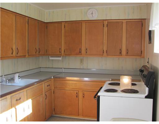 426 Lindsay Road Carnegie, PA 15106 - Photo 4 of 18 Kitchen.