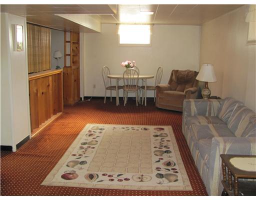 426 Lindsay Road Carnegie, PA 15106 - Photo 6 of 18 Family Room.