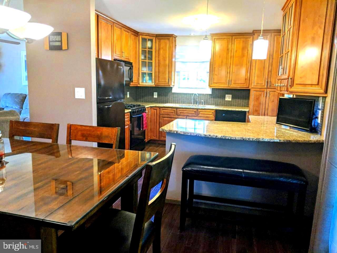 1690 Oberlin Road Middletown, PA 17057 - Photo 12 of 55 Breakfast bar with granite counter top