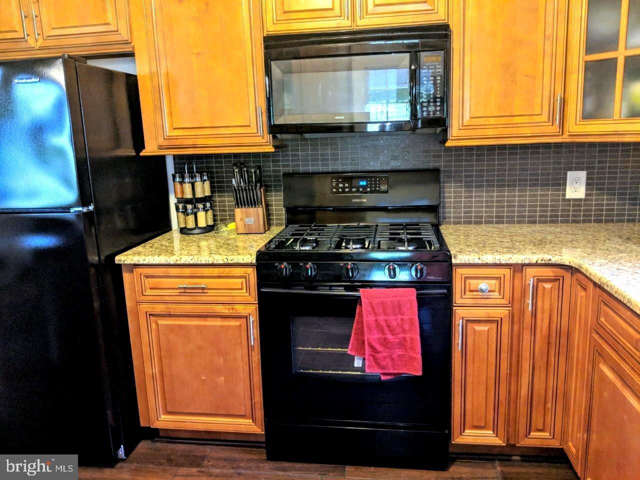 1690 Oberlin Road Middletown, PA 17057 - Photo 15 of 55 5 burner gas range