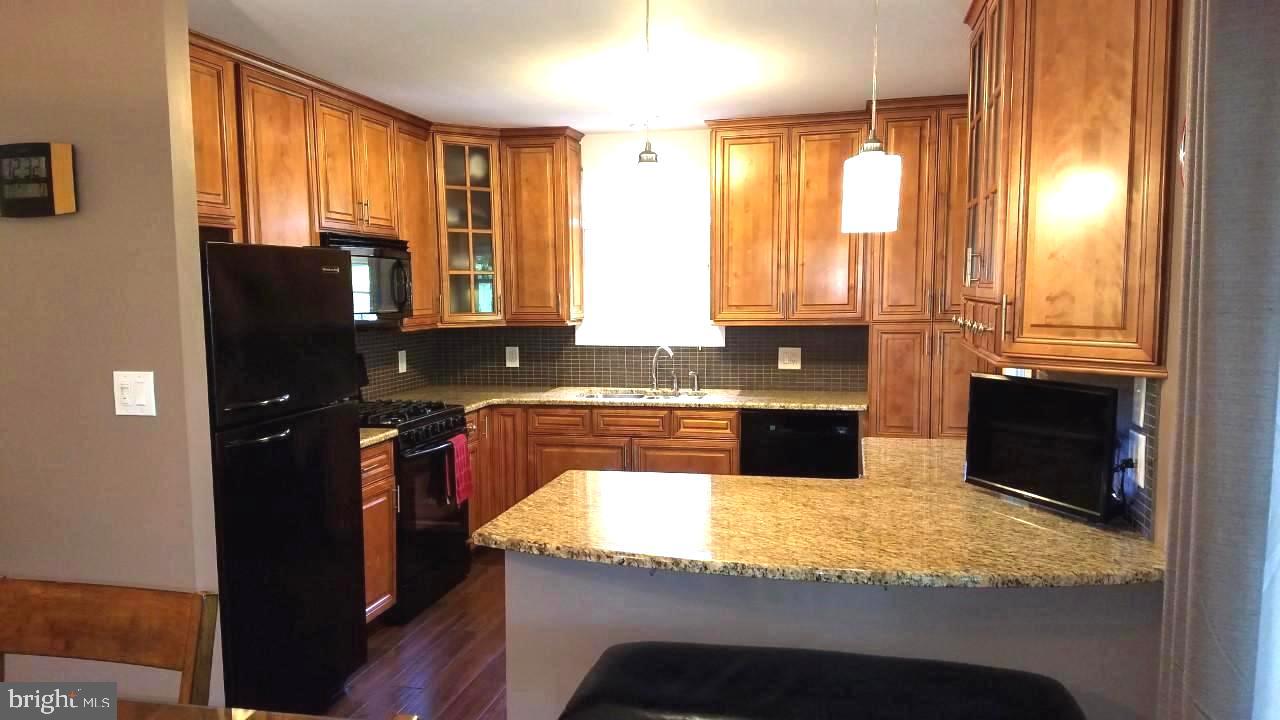 1690 Oberlin Road Middletown, PA 17057 - Photo 16 of 55 Granite counter tops