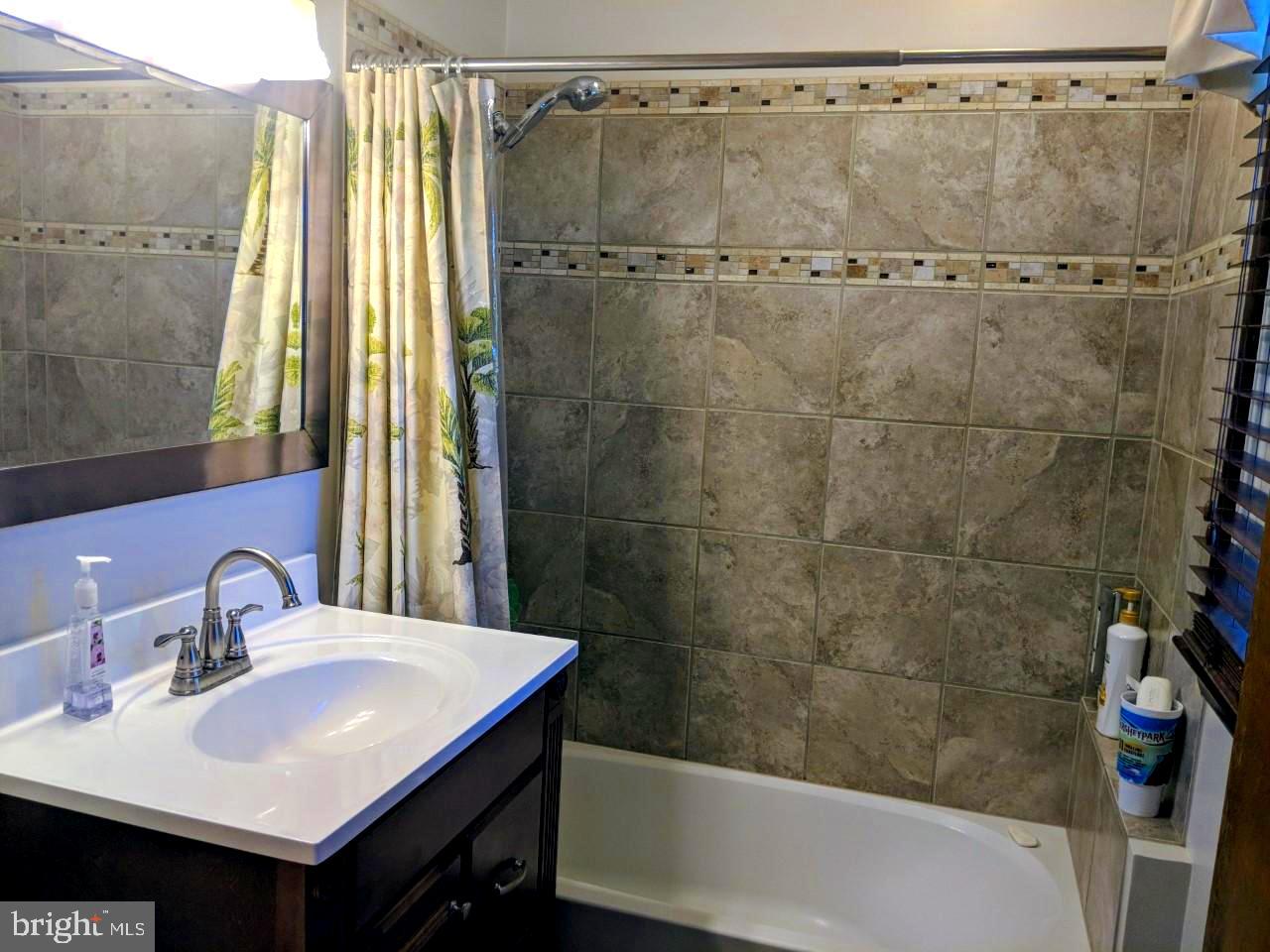 1690 Oberlin Road Middletown, PA 17057 - Photo 26 of 55 Master bathroom