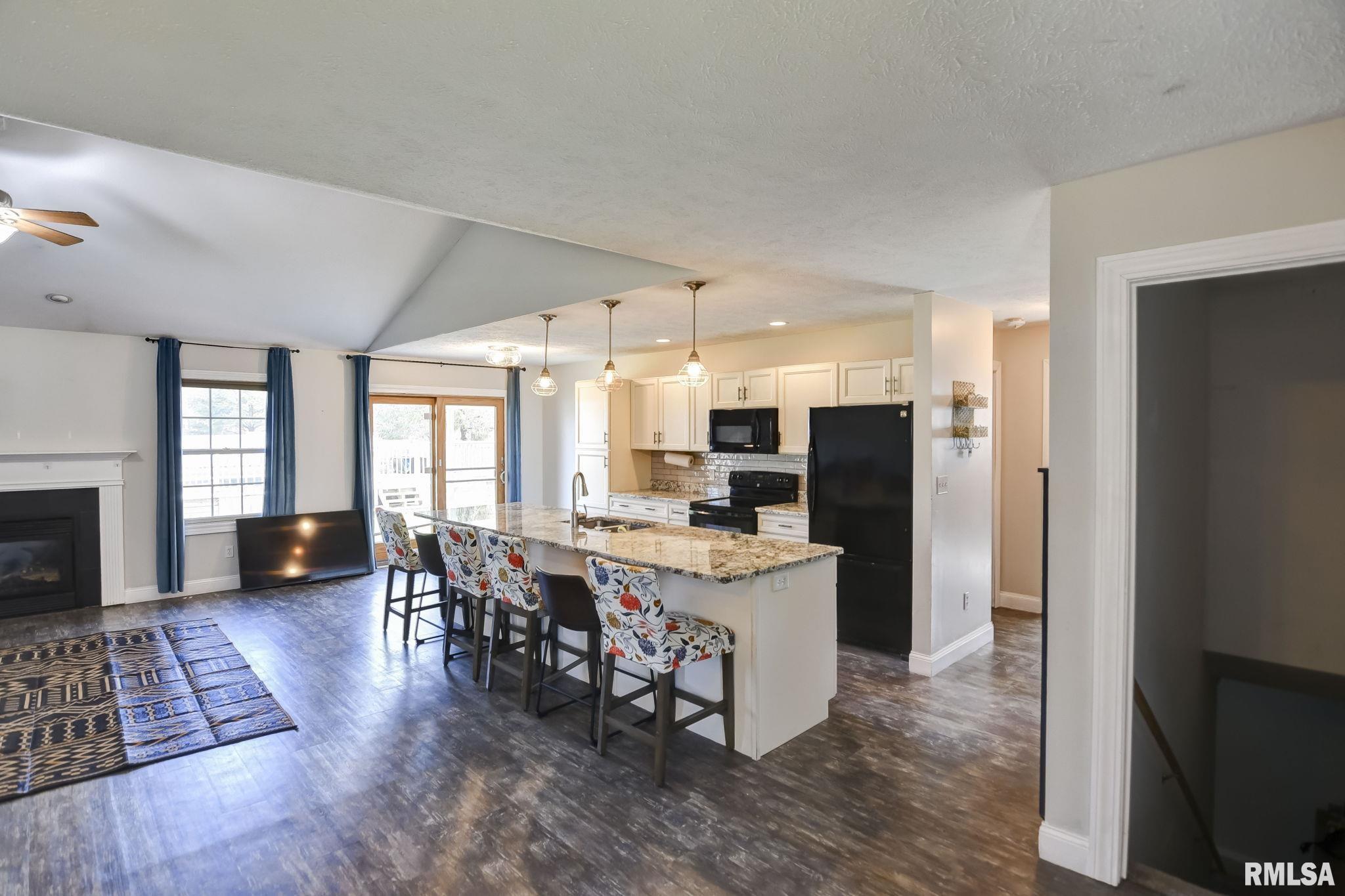 400 Park Street Rochester, IL 62563 - Photo 3 of 33