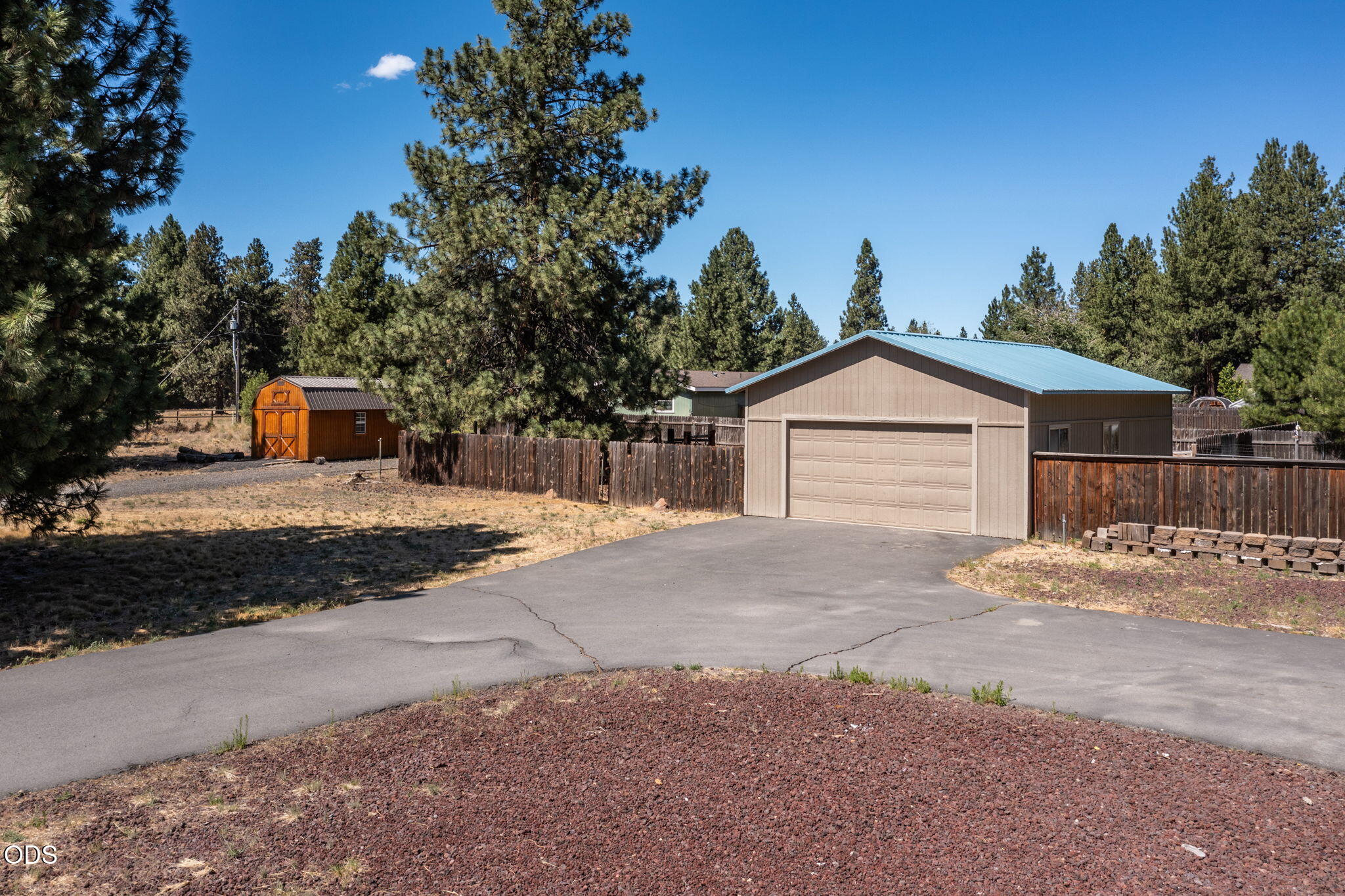 60180 Pawnee Road Bend, OR 97702 - Photo 37 of 53