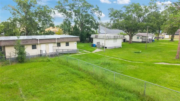 a view of a house with backyard and porch