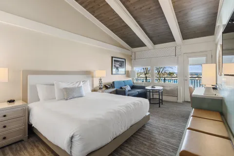 $235,000 | 269 Fontana Boulevard, Unit 570, Fontana, WI 53125