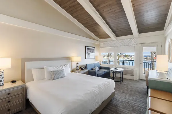 $219,000 | 269 Fontana Boulevard, Unit 2570, Fontana, WI 53125